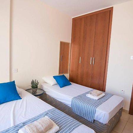 Apartments For Holidays Paralimni Esterno foto