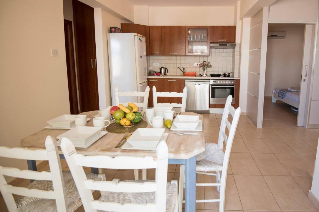 Apartments For Holidays Paralimni Esterno foto