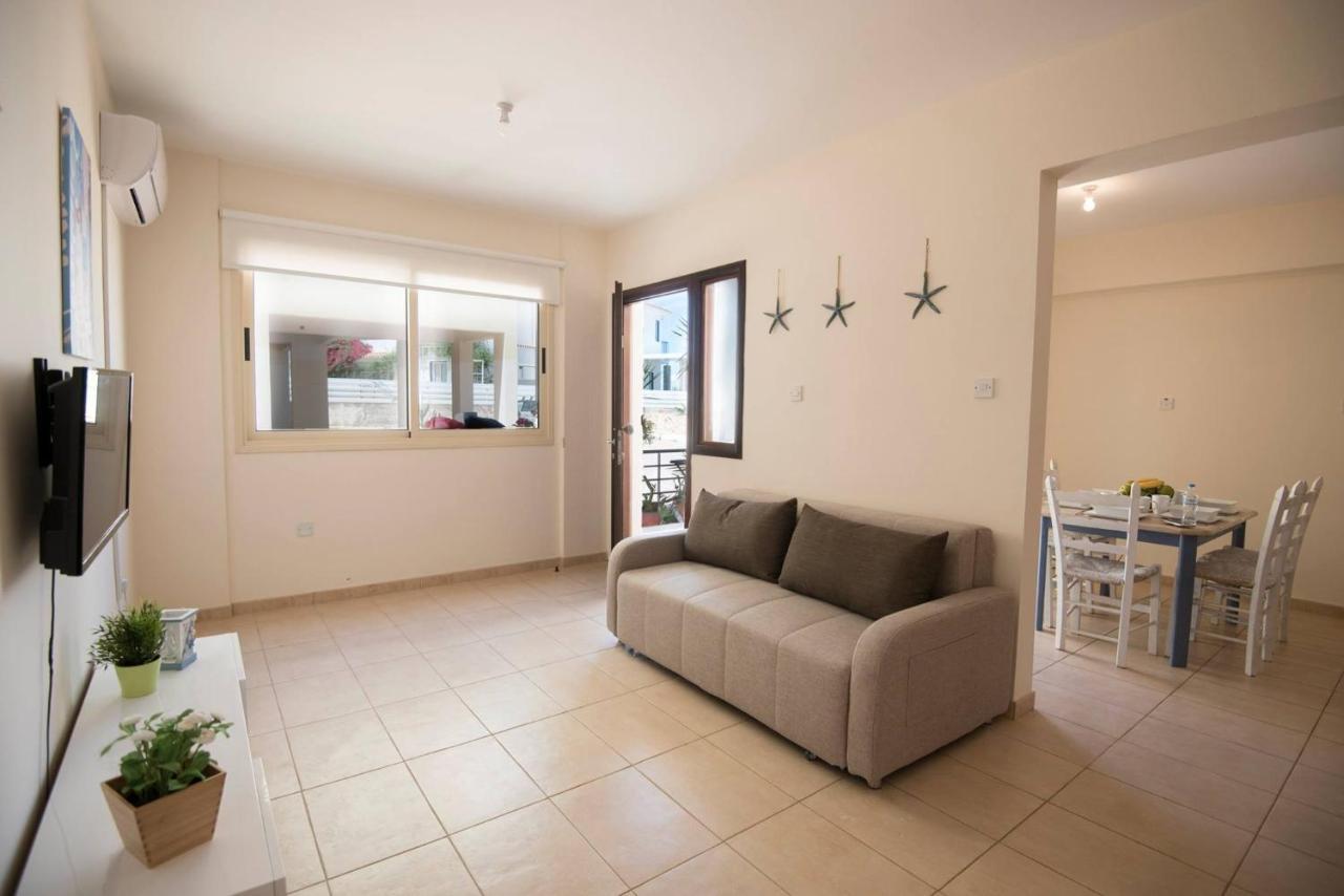 Apartments For Holidays Paralimni Esterno foto