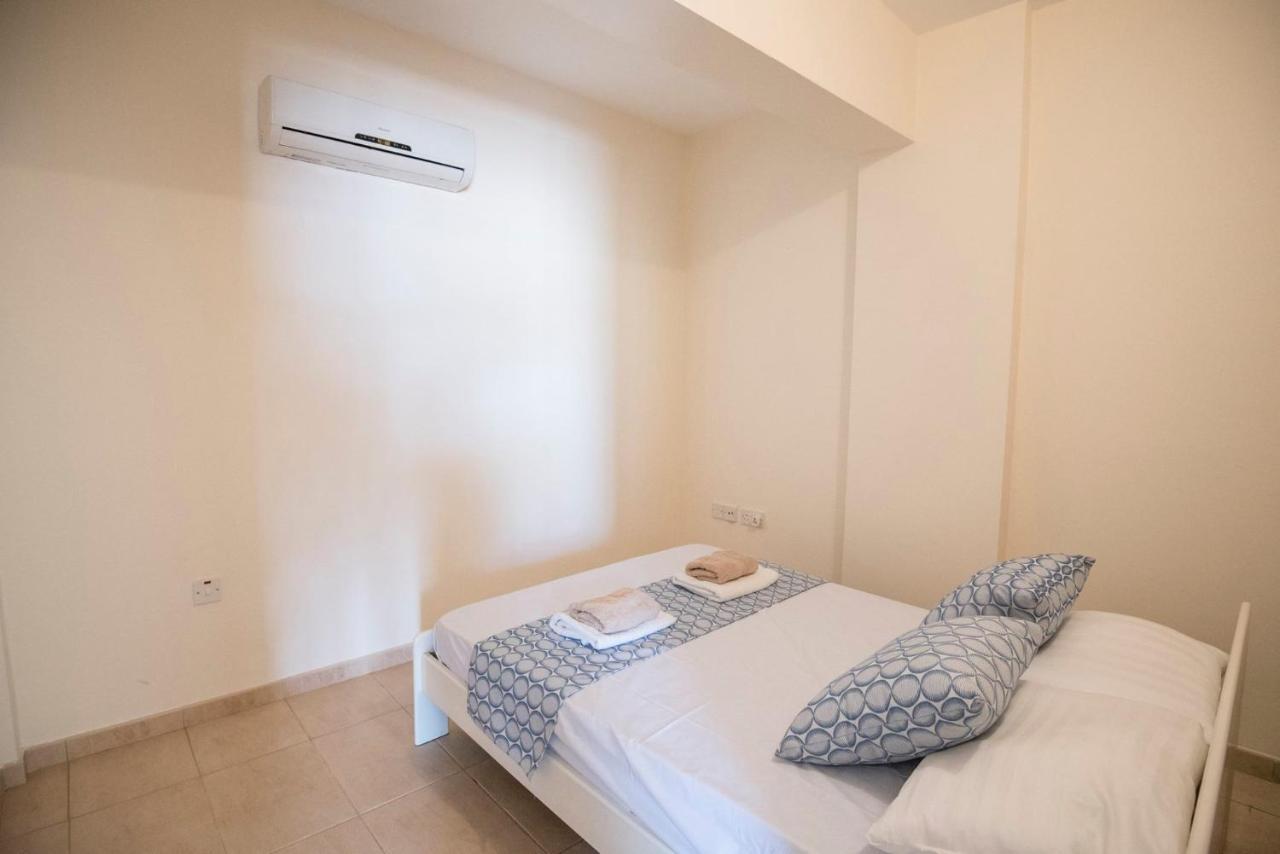 Apartments For Holidays Paralimni Esterno foto