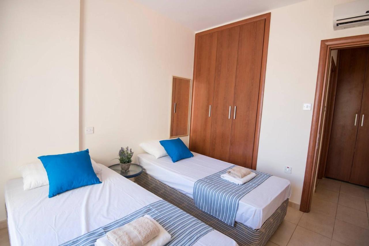 Apartments For Holidays Paralimni Esterno foto